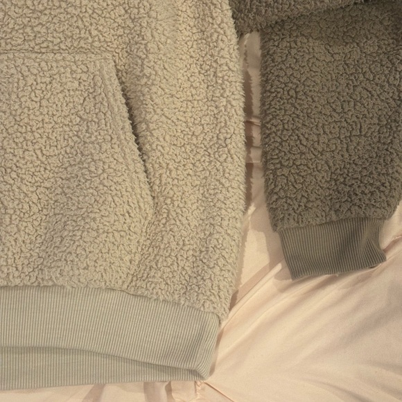 Fuzzy American Eagle Hoodie - Picture 4 of 4